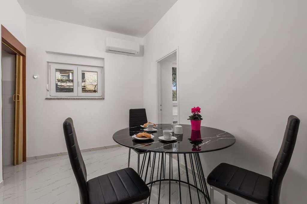 Apartman Jasmina 2 Fiume Esterno foto